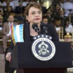 HONDURAS: Xiomara Castro deja la Presidencia de Honduras httpsresources.diariolibre.comimages20251216honduras-xiomara-castro-advierte-de-golpe-en-su-contra-5074d244-focus-min0.01-0.53-400-300