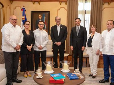 httpsresources.diariolibre.comimages20260107berklee-in-santo-domingo-2026-luis-abinader-recibe-a-michel-camilo-8958d4e8-focus-min0.1-0.3-400-300