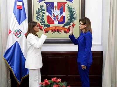 Impactante: Mayra Jiménez promete fortalecer política social desde Supérate httpsresources.diariolibre.comimages20260107mayra-jimenez-promete-fortalecer-la-politica-social-desde-superate-7ccefcec-focus-0-0-400-300