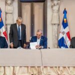 httpsresources.diariolibre.comimages20260128abinader-firma-reglamento-de-nueva-ley-de-contrataciones-publicas-06028b2e-focus-0-0-400-300