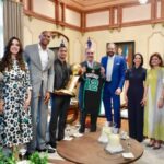 httpsresources.diariolibre.comimages20260301presidente-abinader-y-al-horford-celebran-techado-multiuso-la-tribu-bbc5988a-focus-0-0-400-300