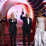 Jochy Santos: Medio Siglo de Risas y Respeto en la... httpsresources.diariolibre.comimages20260319jochy-santos-recibe-el-gran-soberano-2026-en-emotiva-gala-d4c26cb2-focus-0-0-400-300-23