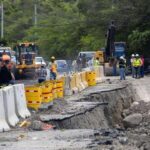 Vía Colapsada en San José de Ocoa Deja en Vilo a... httpsresources.diariolibre.comimages20260419socavon-en-ocoa-genera-perdidas-a-transportistas-y-temor-cb50c142-focus-0.16-min0.44-400-300-2